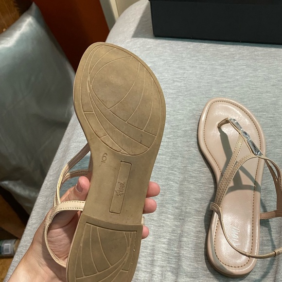 Fioni Sandals. Size 6 - Picture 4 of 6